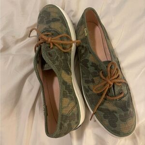 Keds Sneakers - Camo platform with leather laces size 6 euc